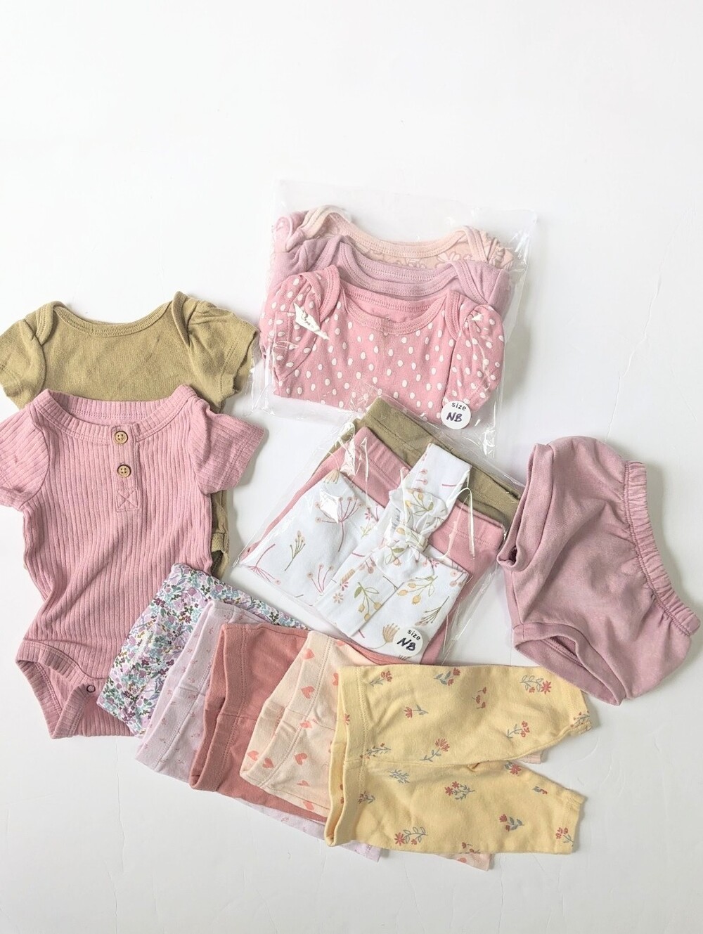 Mix Brand NB/0-3M Baby Girl Neutral & Pink Onesie + Floral Leggings Bundle